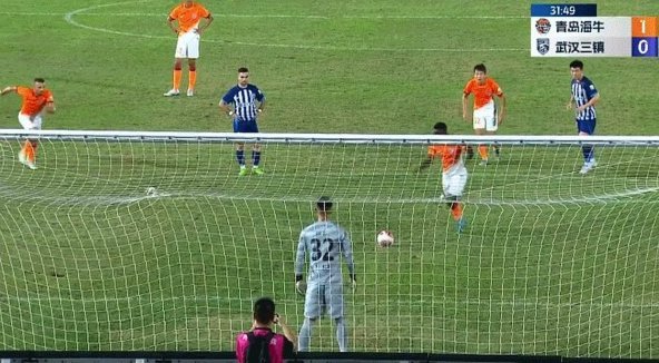 宋文杰右路传中，林创益包抄破门，海牛1-0泰山