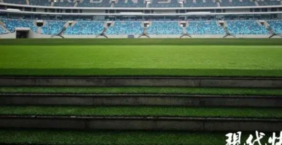 昆山苏超首秀：4.5万座专业球场盛大启幕