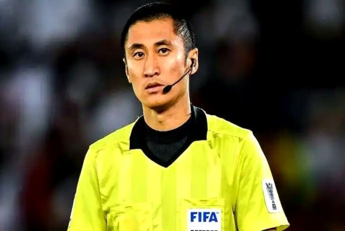 马宁启程美加墨，中国裁判首度以主裁身份亮相世界杯