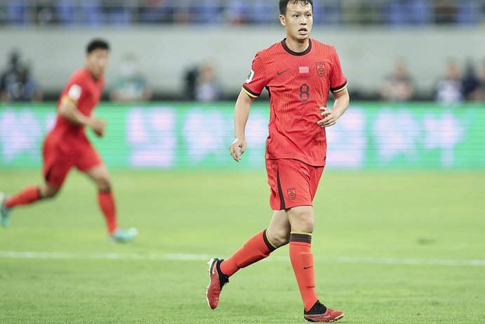 国足紧急补招高天意 程进伤退驰援备战