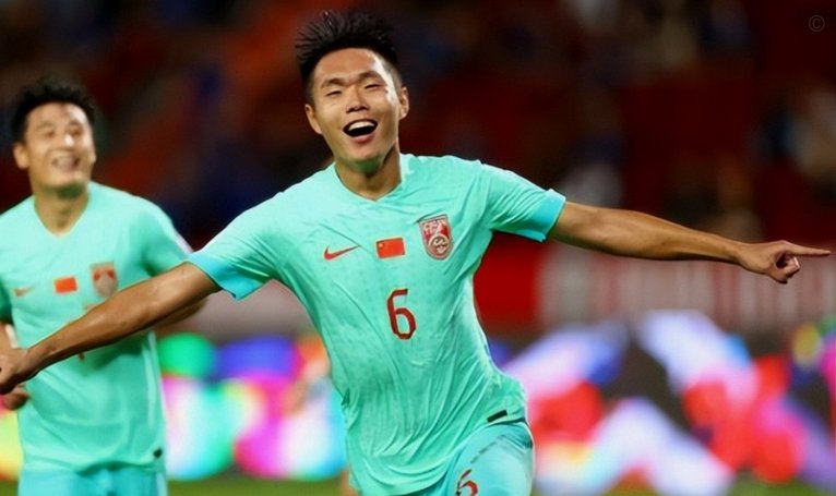 张玉宁破门！国足热身2-0领先新加坡