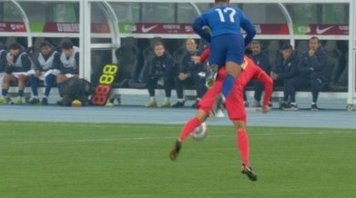 半场战报-塞鸟首球张玉宁点射 国足2-0领先新加坡