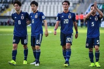 日本足球也就最后这一届了，以后就越来越次了，中国队越来越好，日本韩国已经显露出衰落的势头了