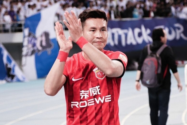 天外飞仙！韦世豪远距离任意球直接破门，蓉城1-0