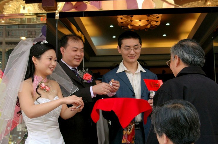 门将又送大礼，西班牙1比0送乌拉圭出局